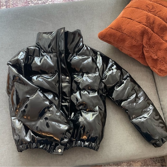 Glossy faux leather puffer - Picture 7 of 12